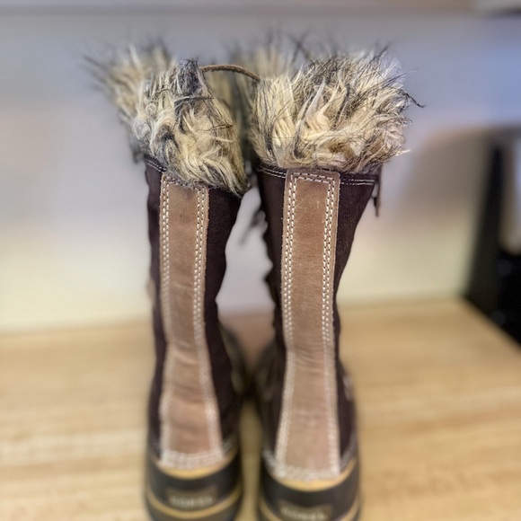 Sorel Black and Brown Faux Fur Trim Boots - Picture 4 of 6